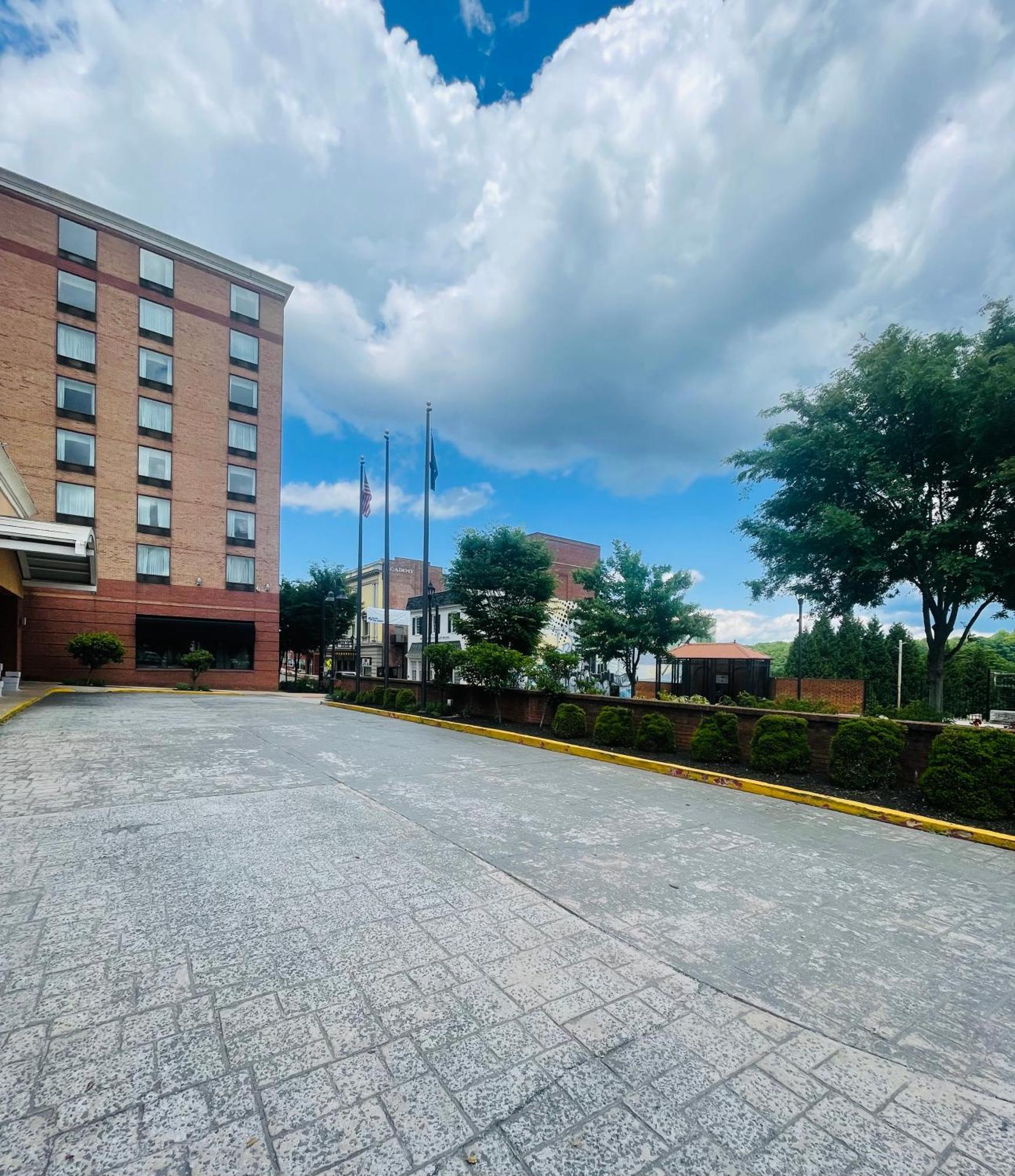 Lynchburg Grand Hotel Екстериор снимка